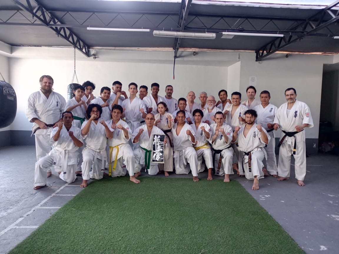 Participantes del seminario y examen de grado de Kyokushin del 16 de marzo de 2025