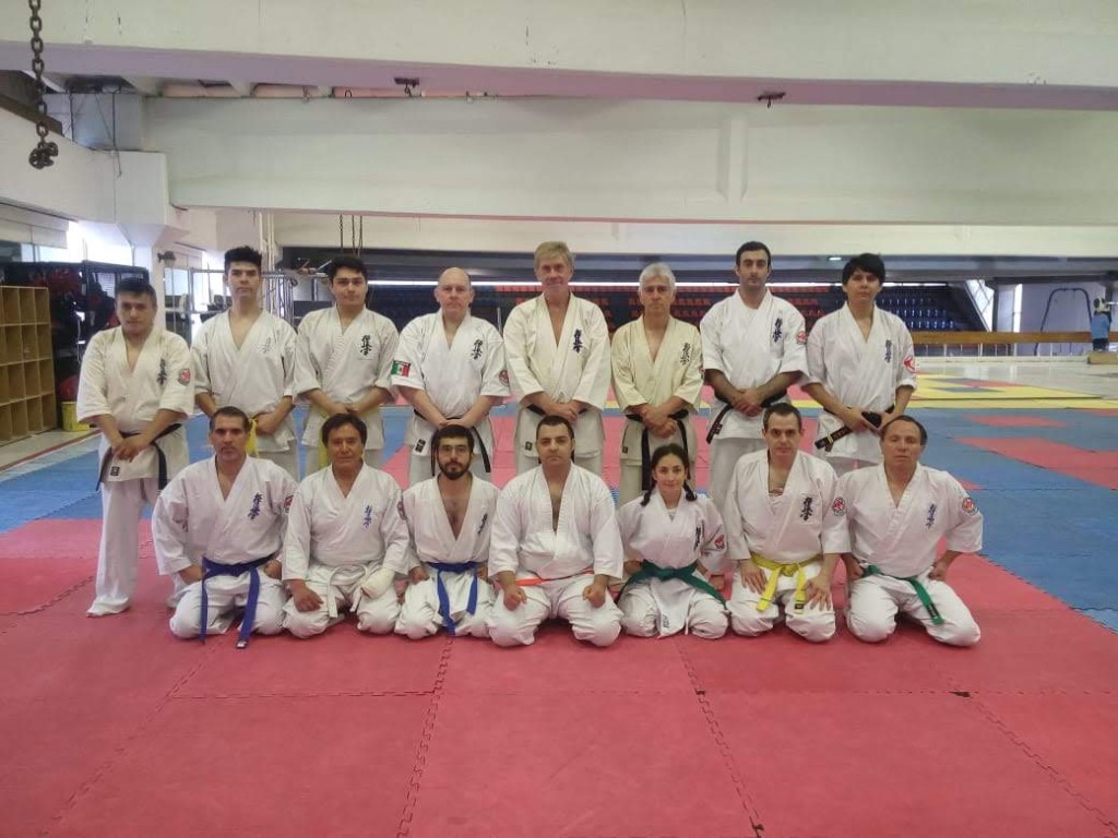 Group photo on the tatami during the seminar