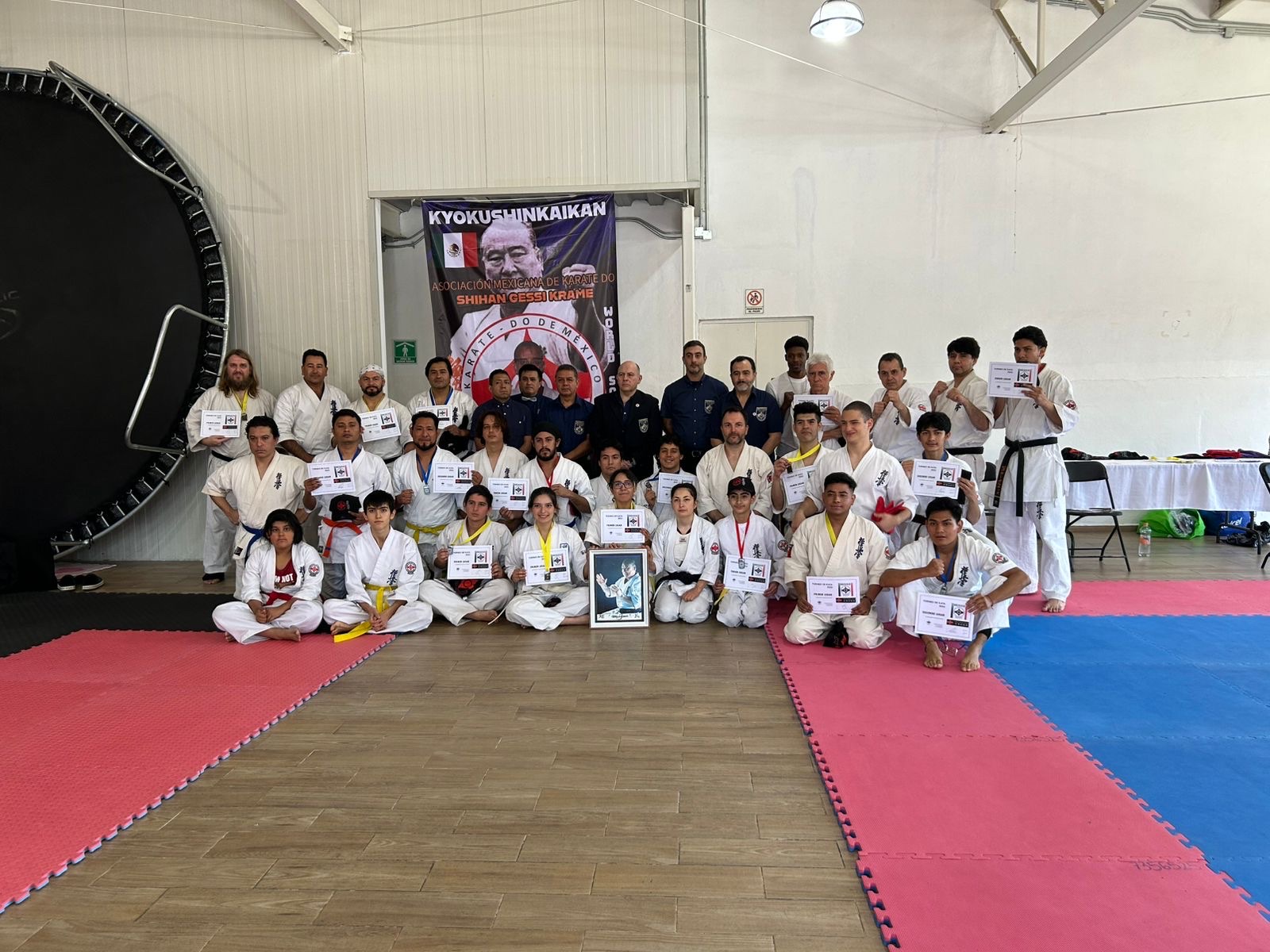 Participantes del seminario, torneo de kata y examen de grado de octubre de 2025